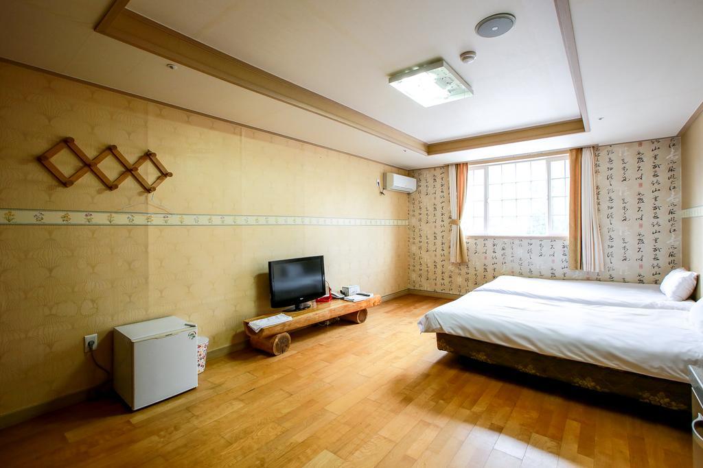 Arbon Youth Hostel & Resort Jeju Exterior photo